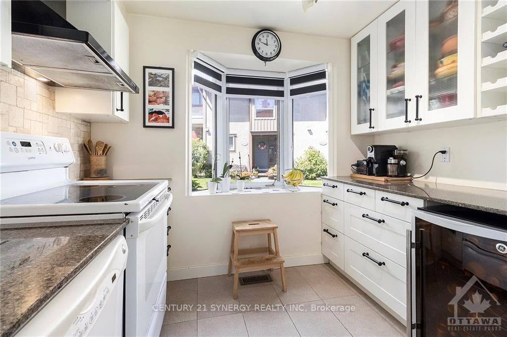 2043 STONEHENGE Crescent photo 8