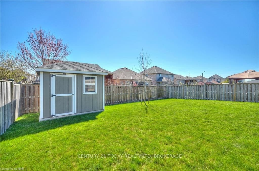 6462 CHRISTOPHER Crescent photo 33