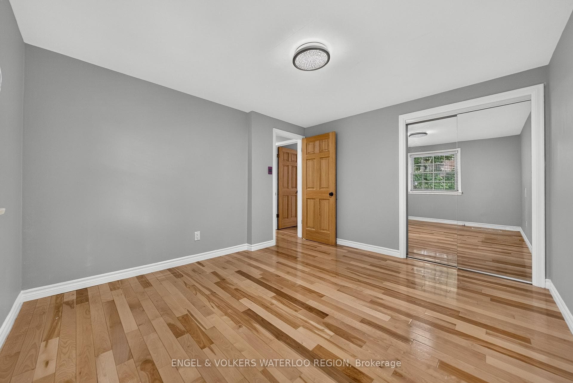 256 Shakespeare Drive photo 33