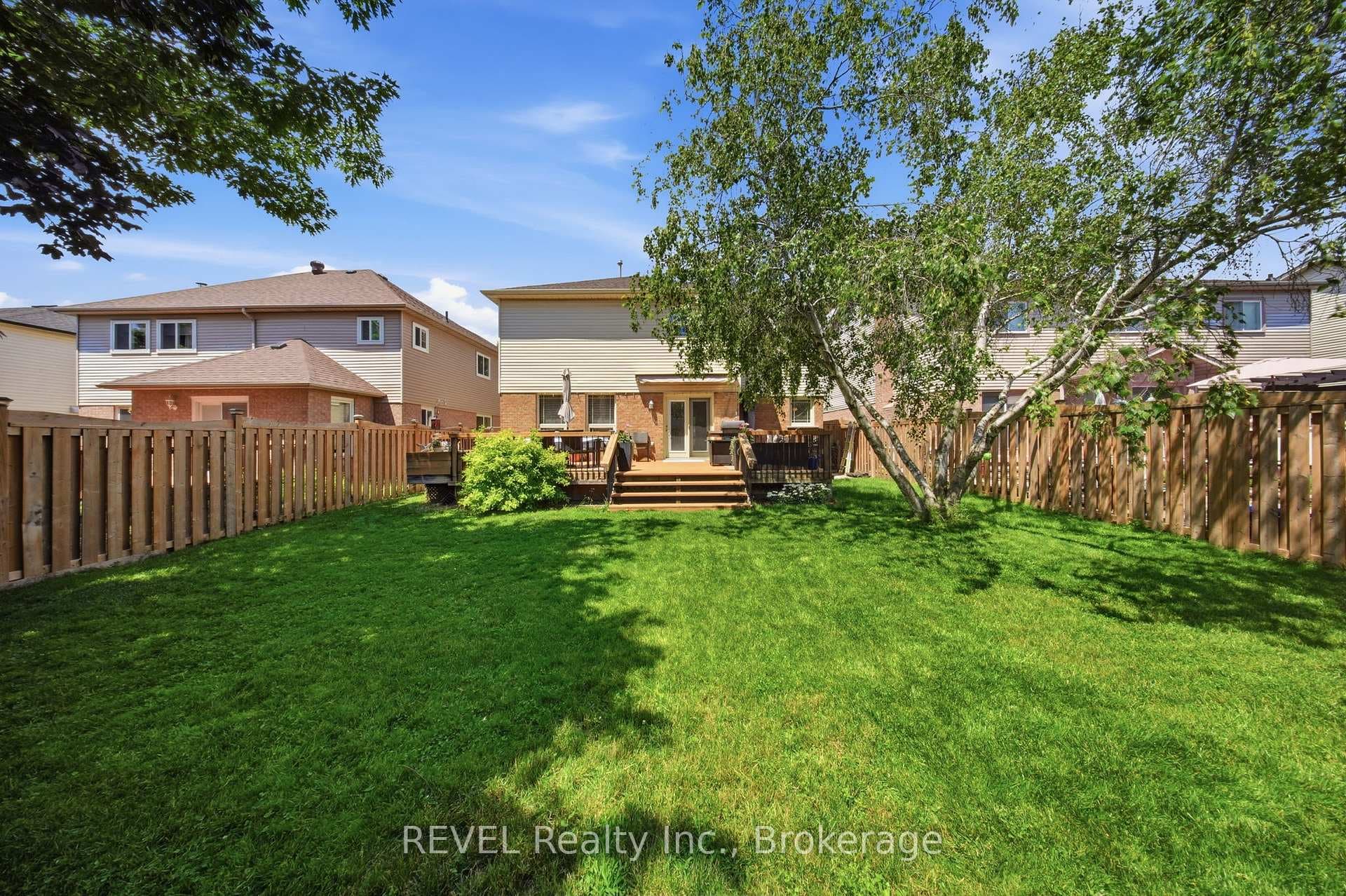 29 Stratton Crescent photo 45