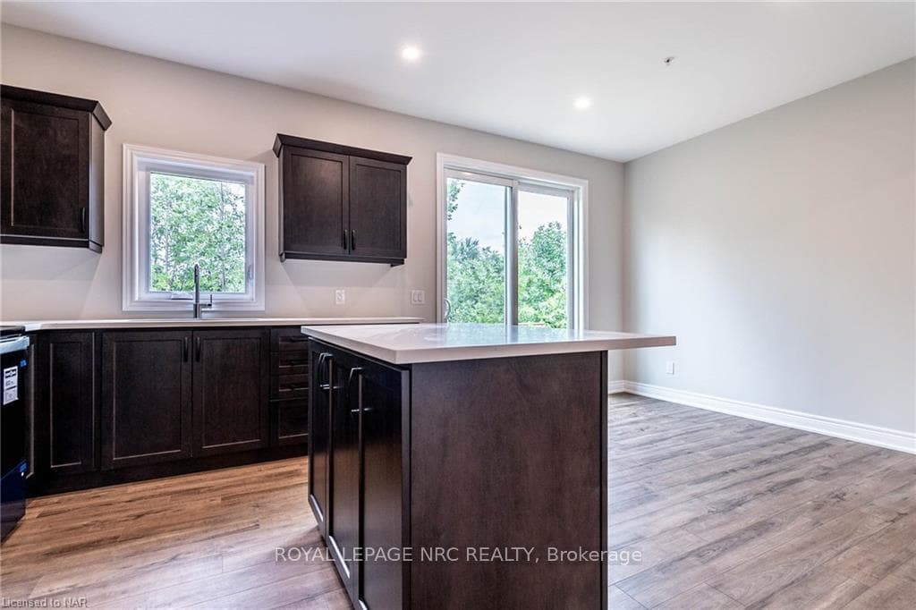 121A Moffatt Street Unit 9 photo 18