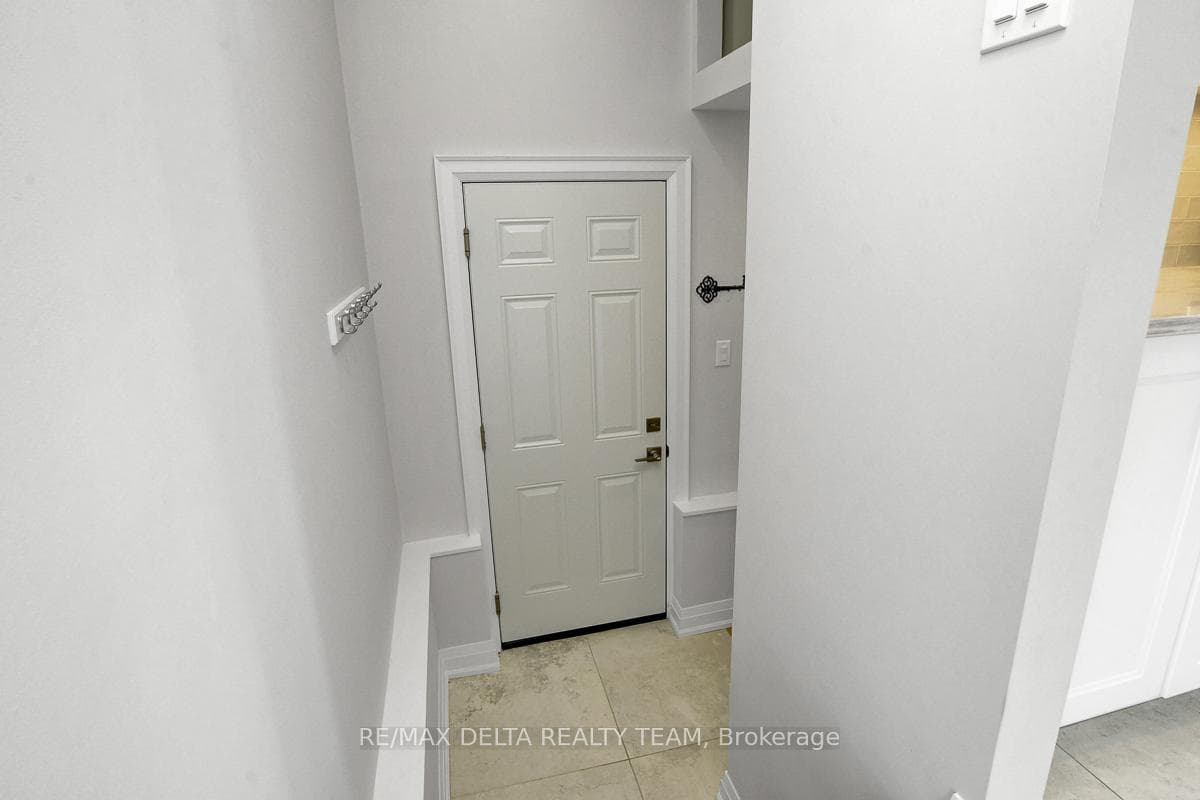 6591 Russell Road photo 17