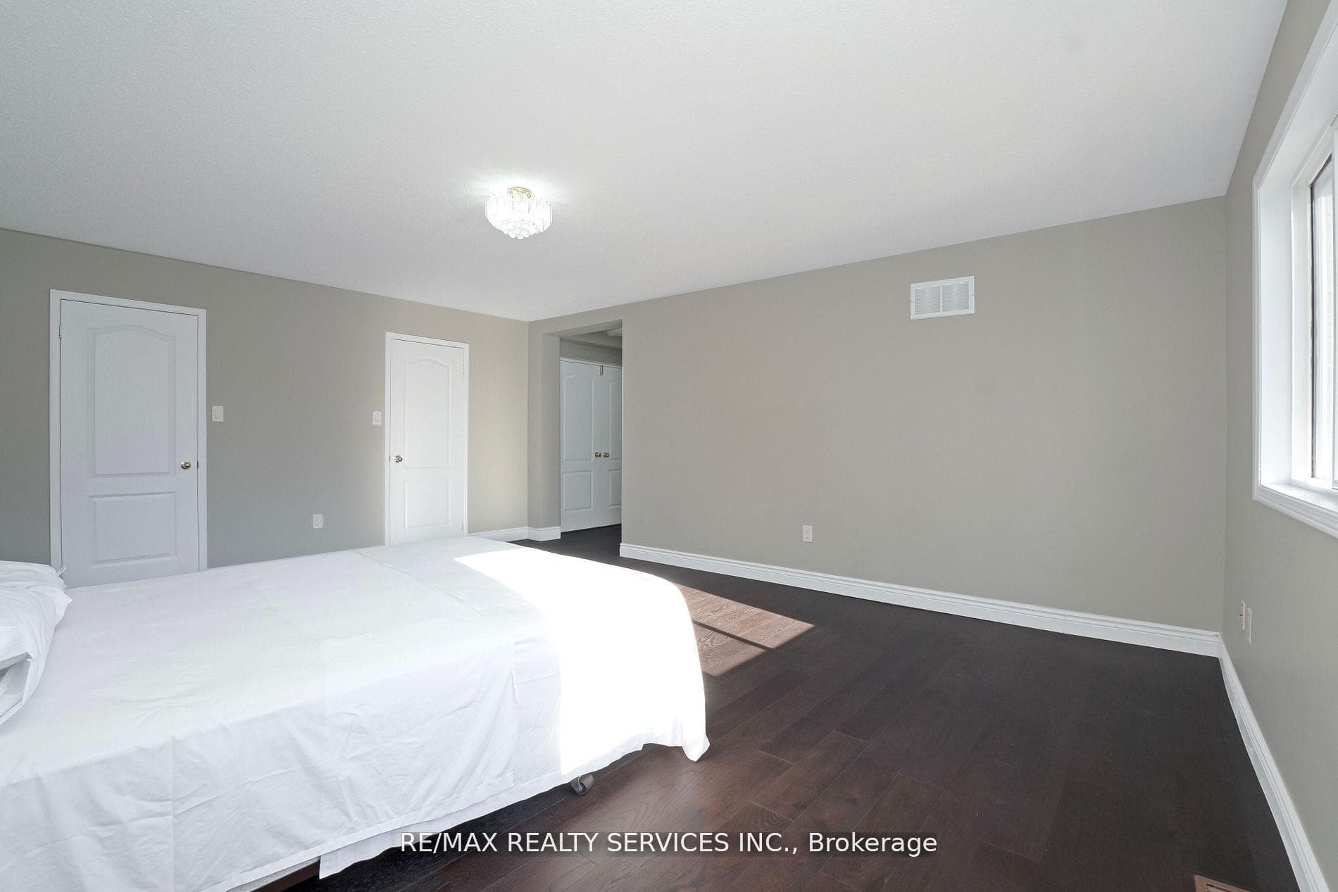 14 Foxmere Road photo 29