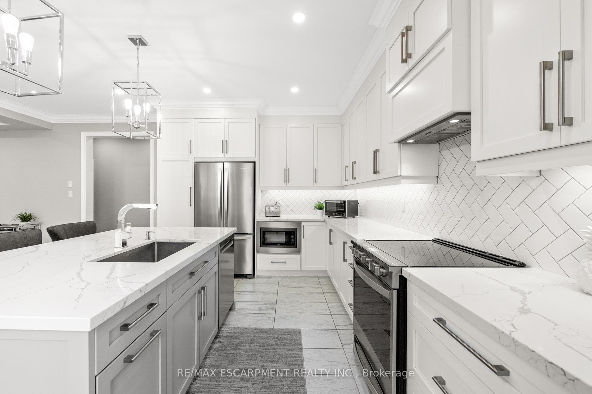 107 Avanti Crescent photo 16