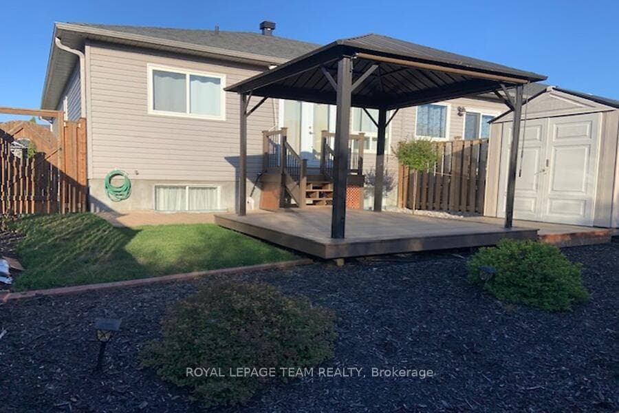 464 Honeyborne Street photo 48