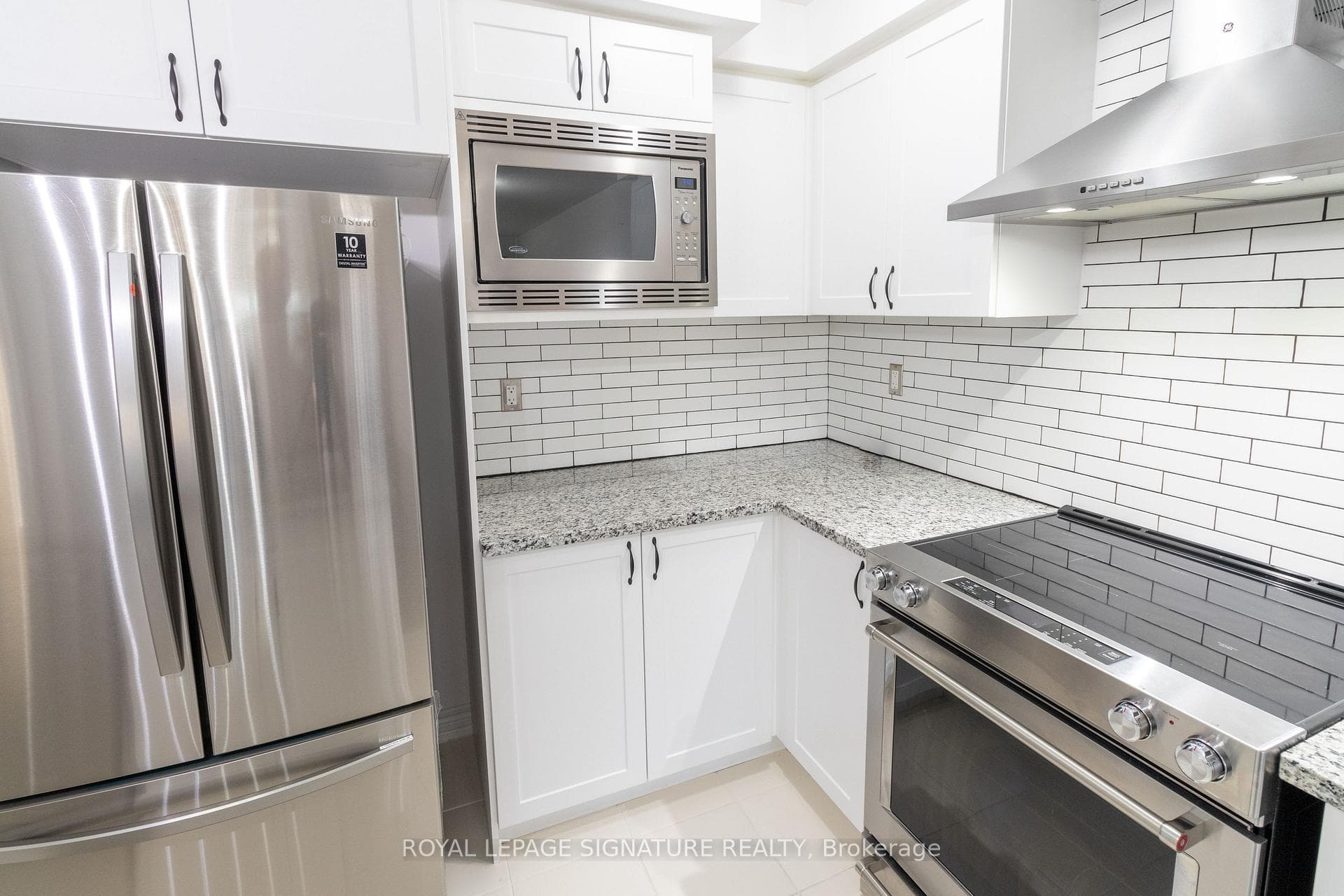 342 Stewart Street photo 11