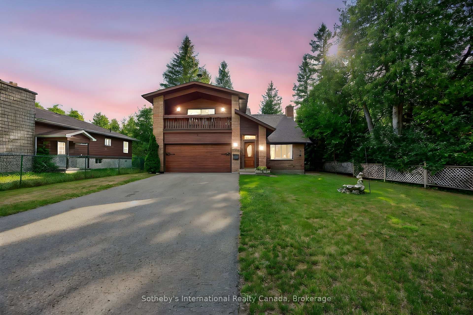 152 Bayview Avenue photo 1