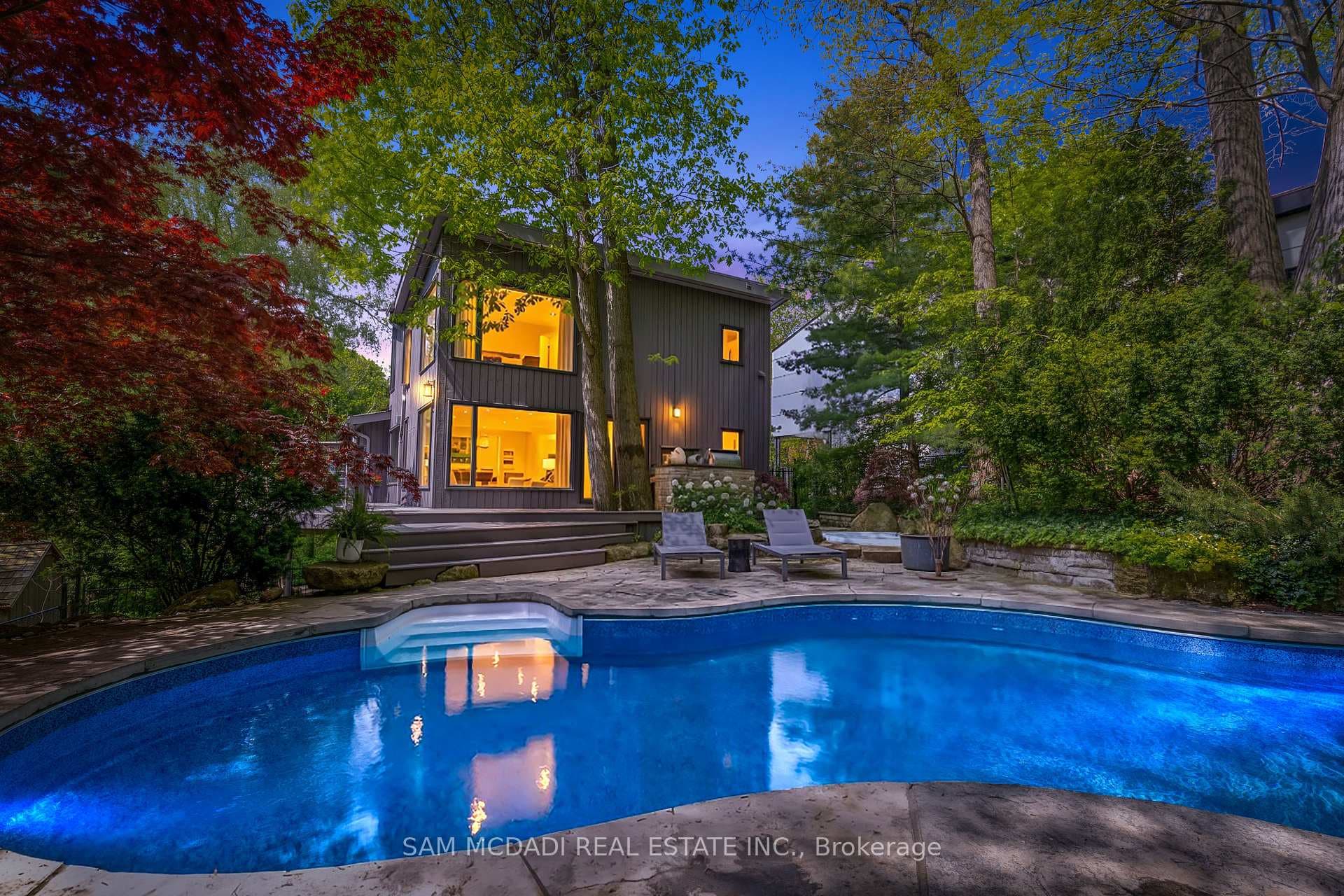 1273 Queen Victoria Avenue photo 42