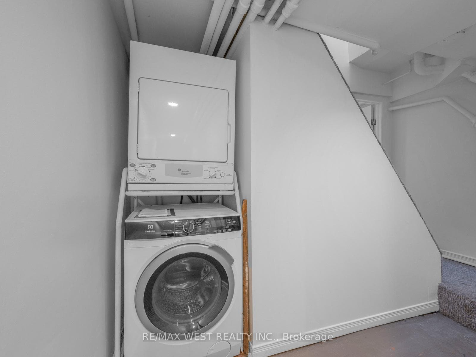 937 Bathurst Street photo 23