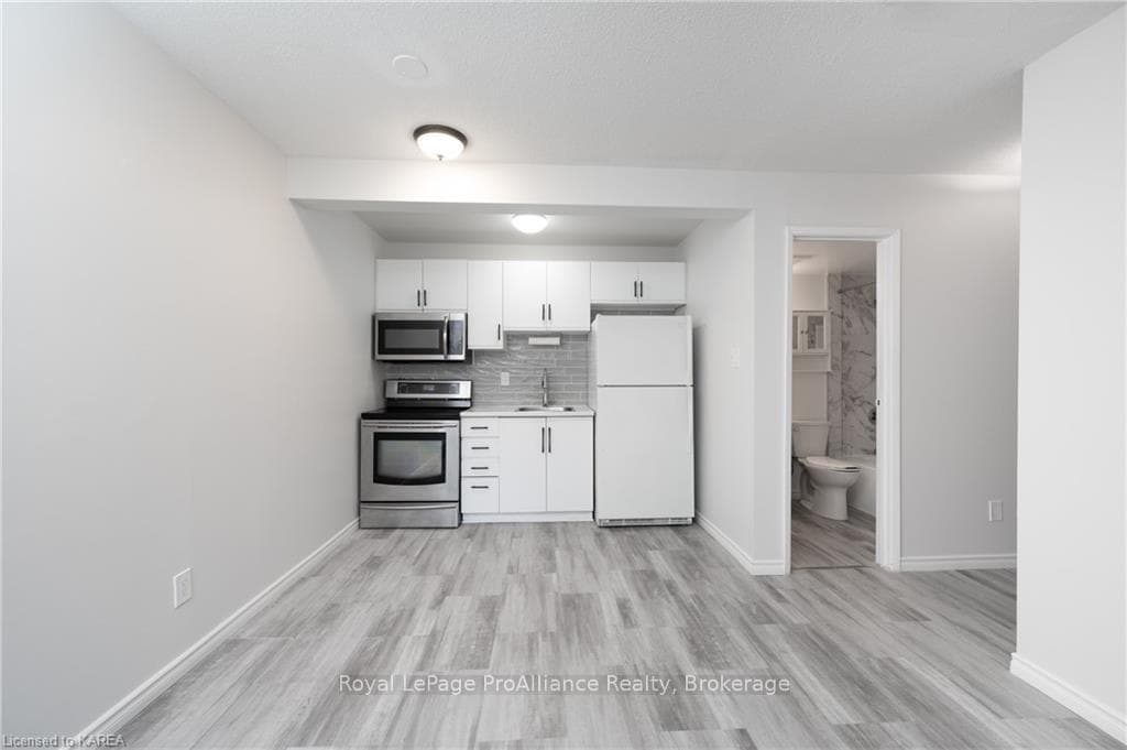 573 ARMSTRONG Road Unit 209 photo 6