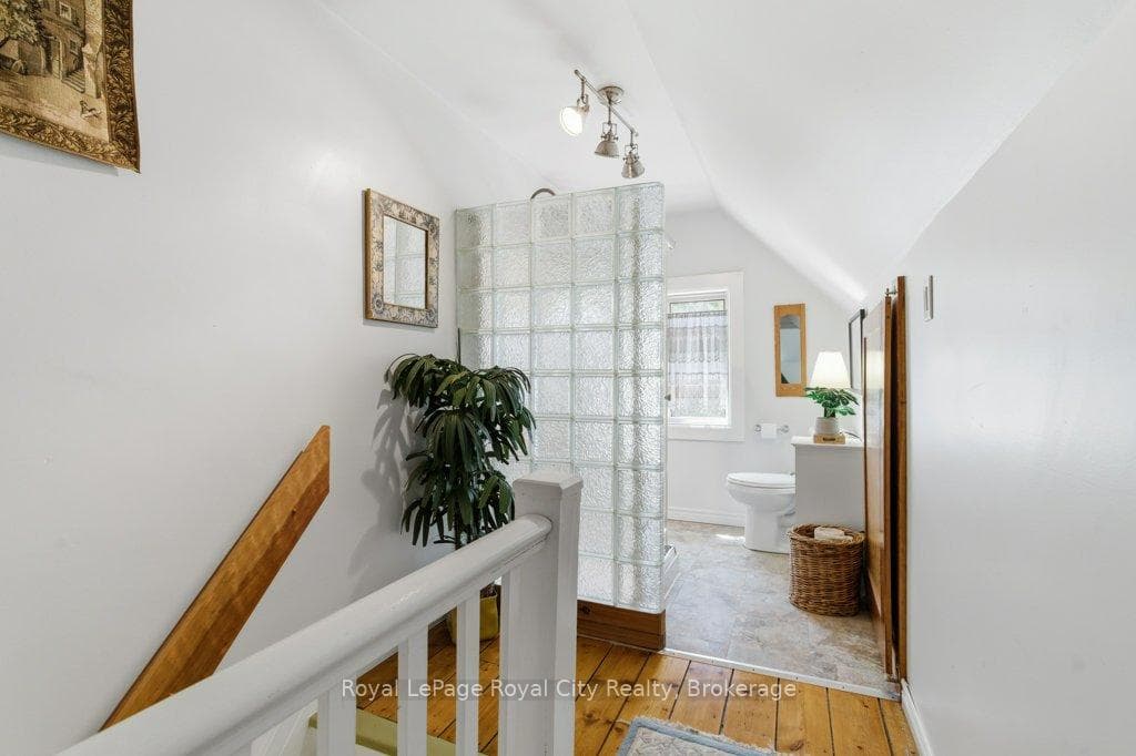 104 Kathleen Street photo 35