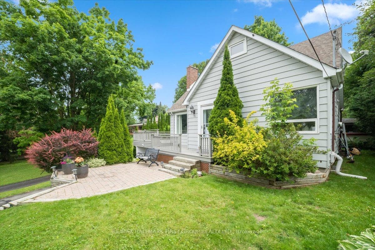 75 Riverside Drive photo 2