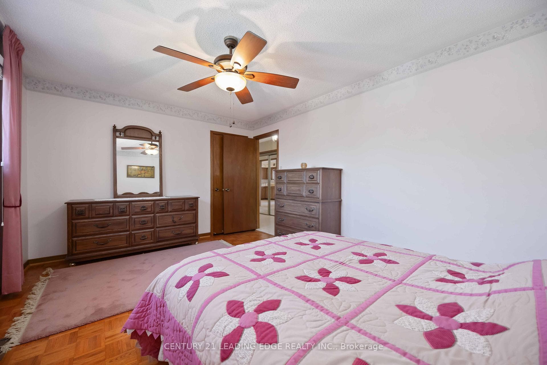 52 ASPEN Crescent photo 22
