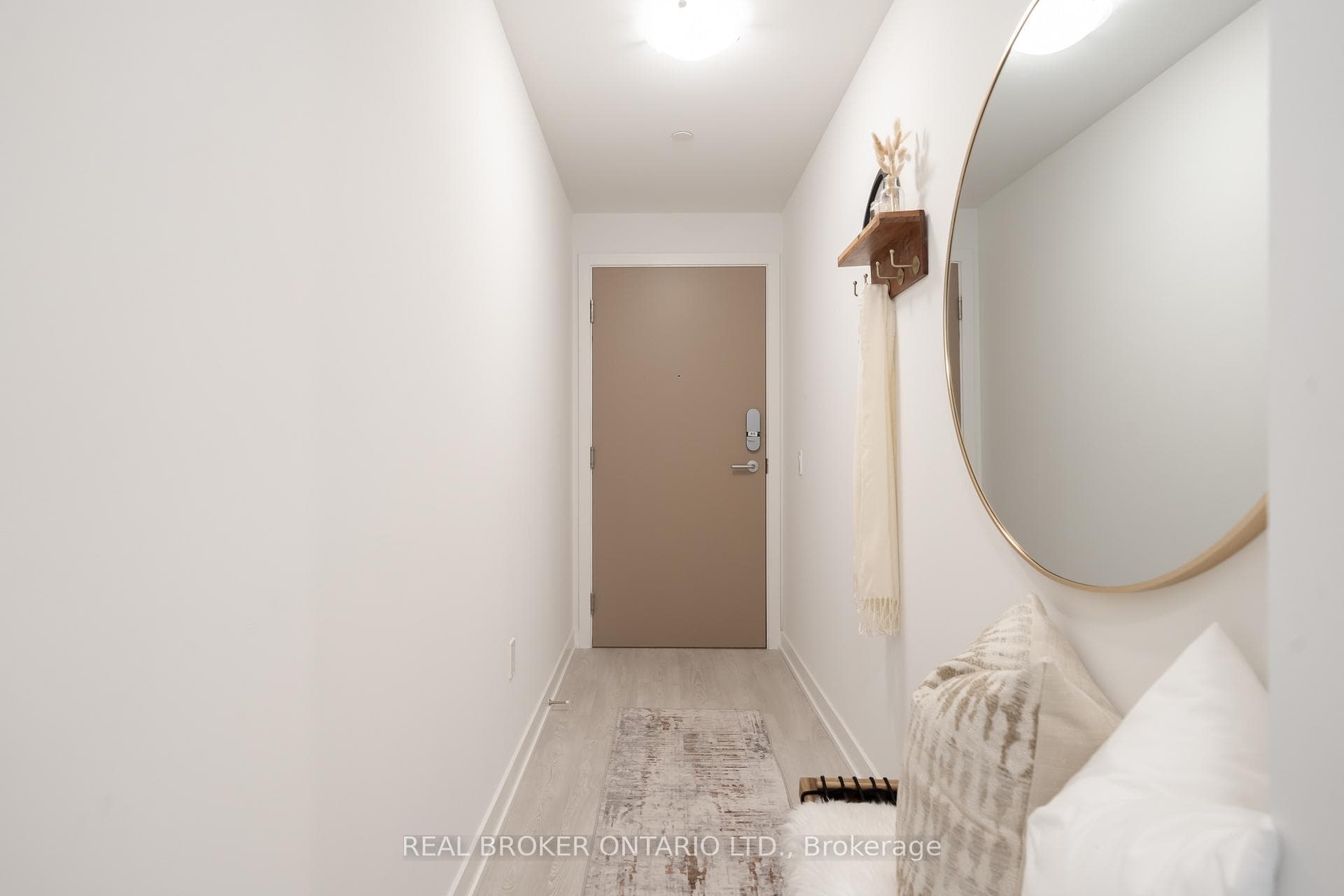 1 Quarrington Lane Unit 912 photo 2