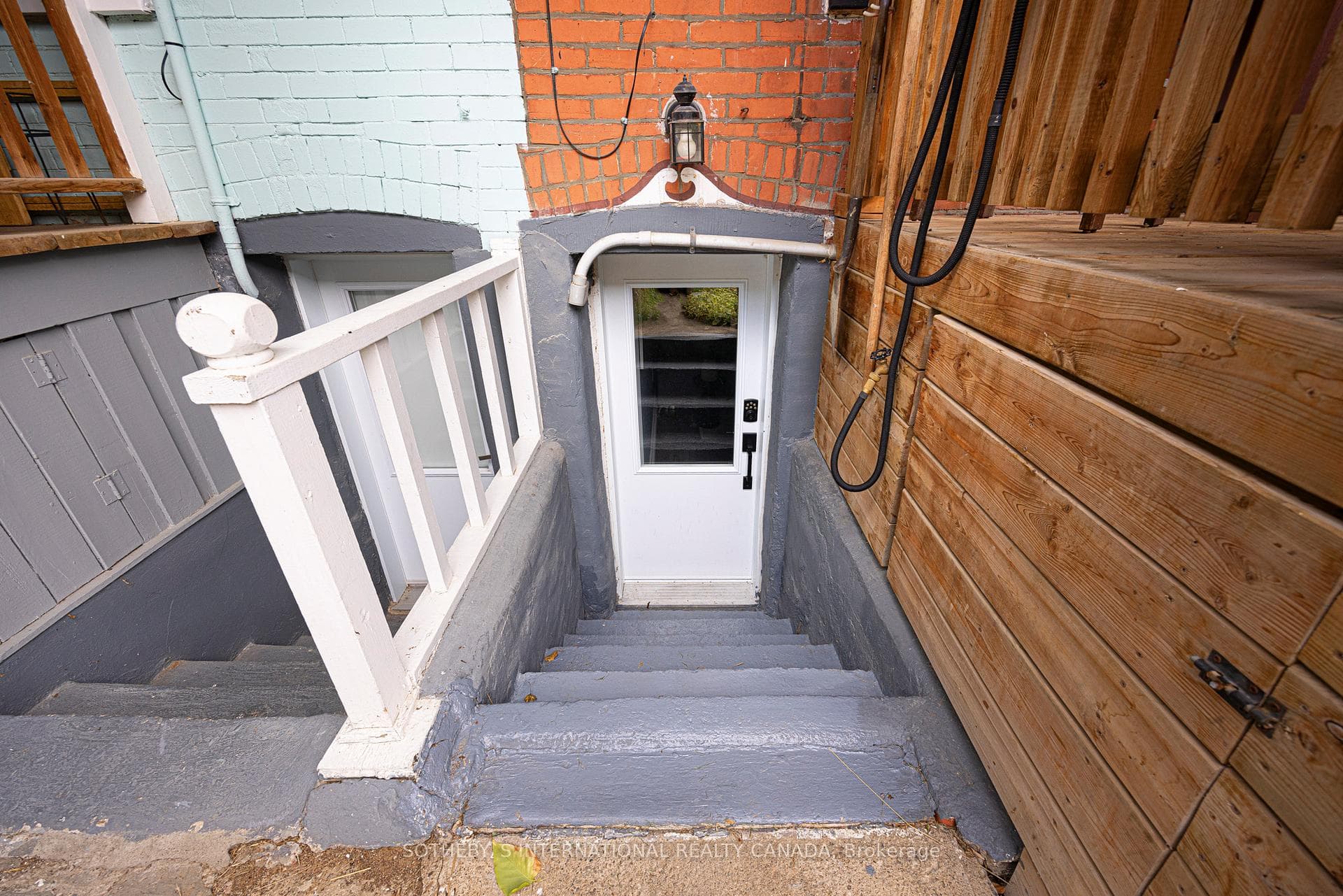 23 Perth Avenue photo 31