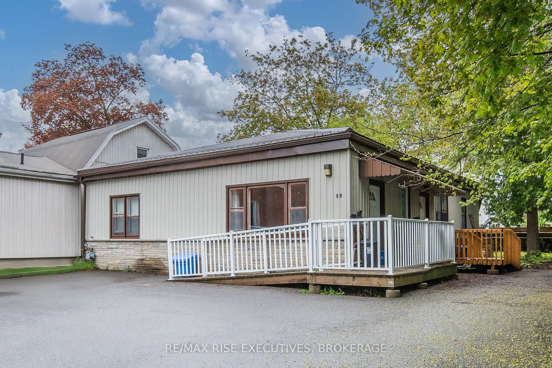 89 DUNDAS Street photo 1