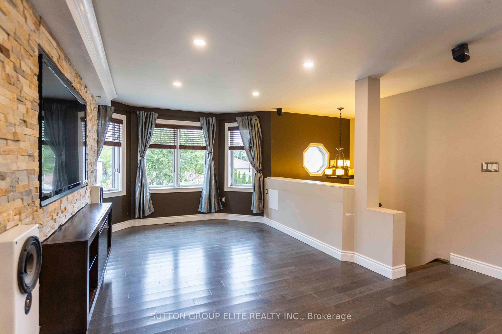 9 Assiniboine Drive photo 5