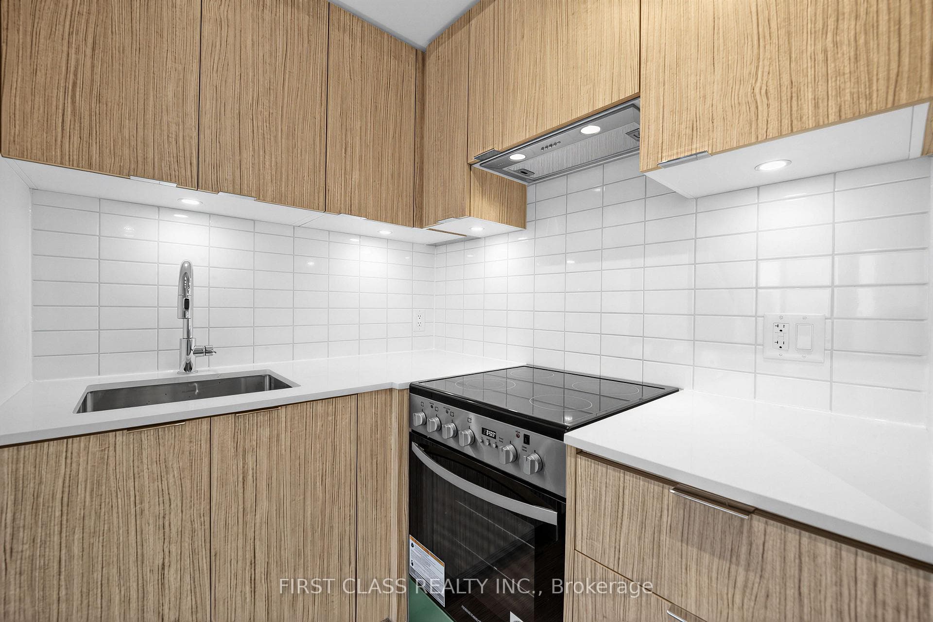 395 Bloor Street Unit 4203 photo 24