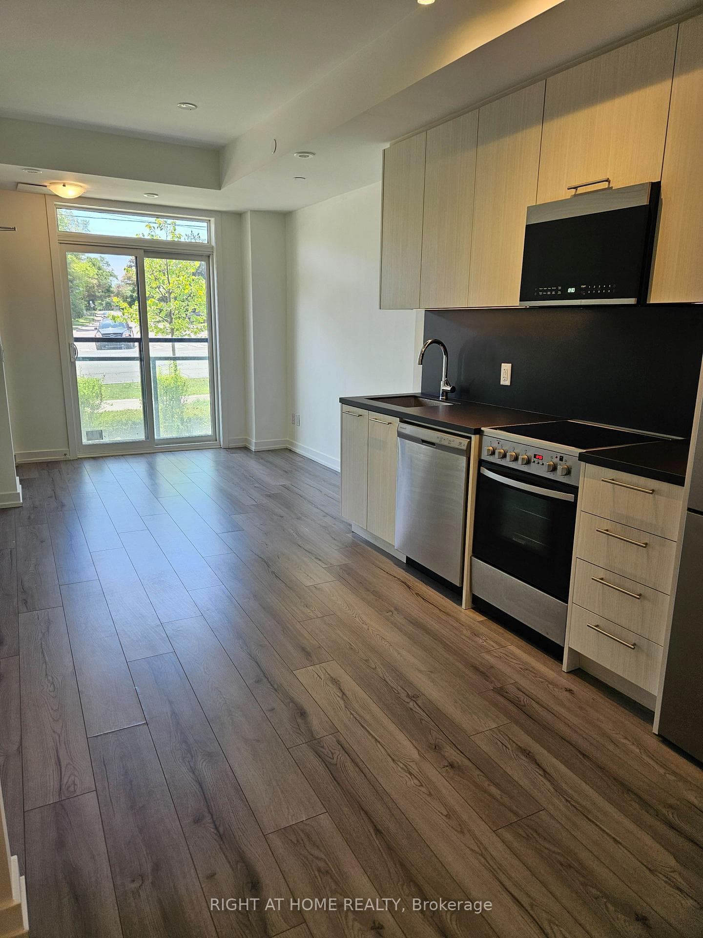 268 Finch Avenue Unit 17 photo 2