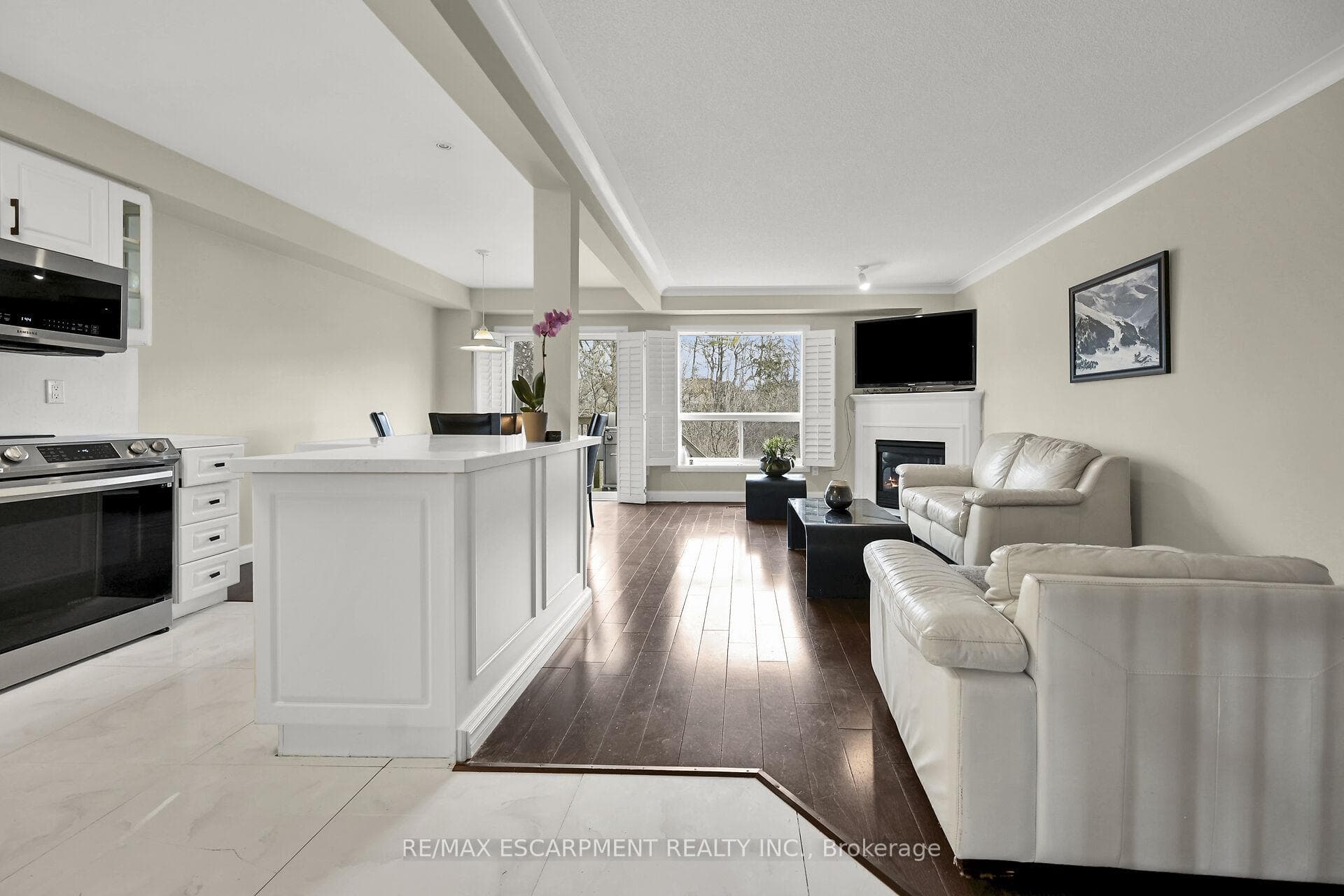 2151 Walkers Line Unit 10 photo 4