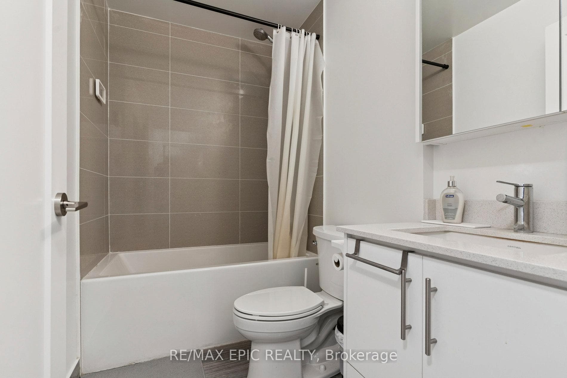95 Oneida Crescent Unit 202 photo 18