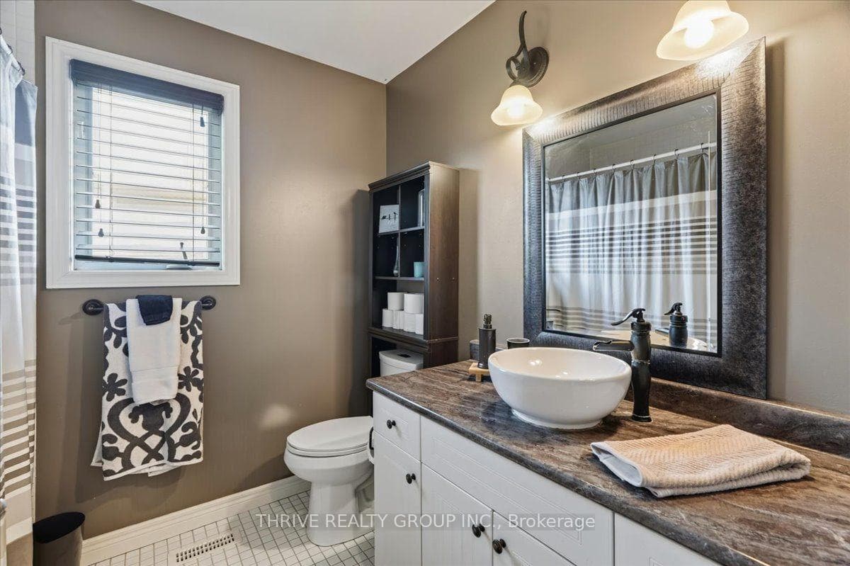 1571 Blackmaple Crescent photo 27