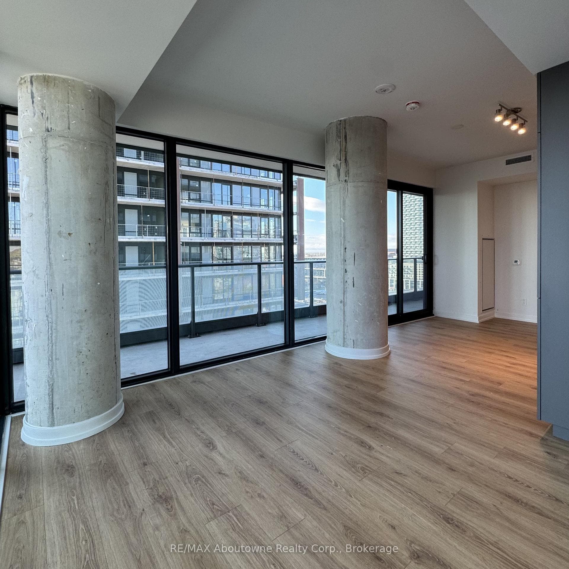 35 Parliament Street Unit 1602 photo 4