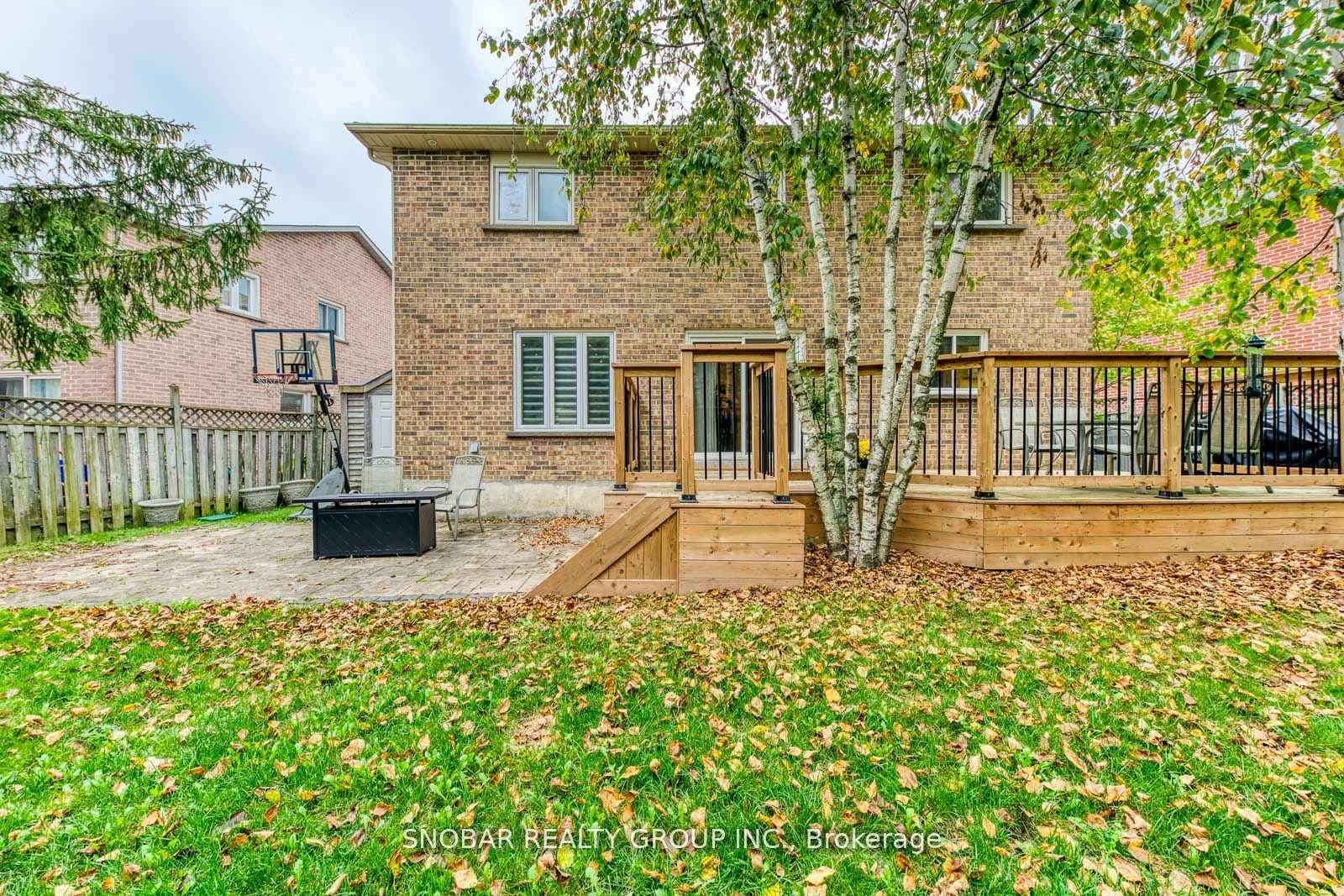 53 Topham Crescent photo 40