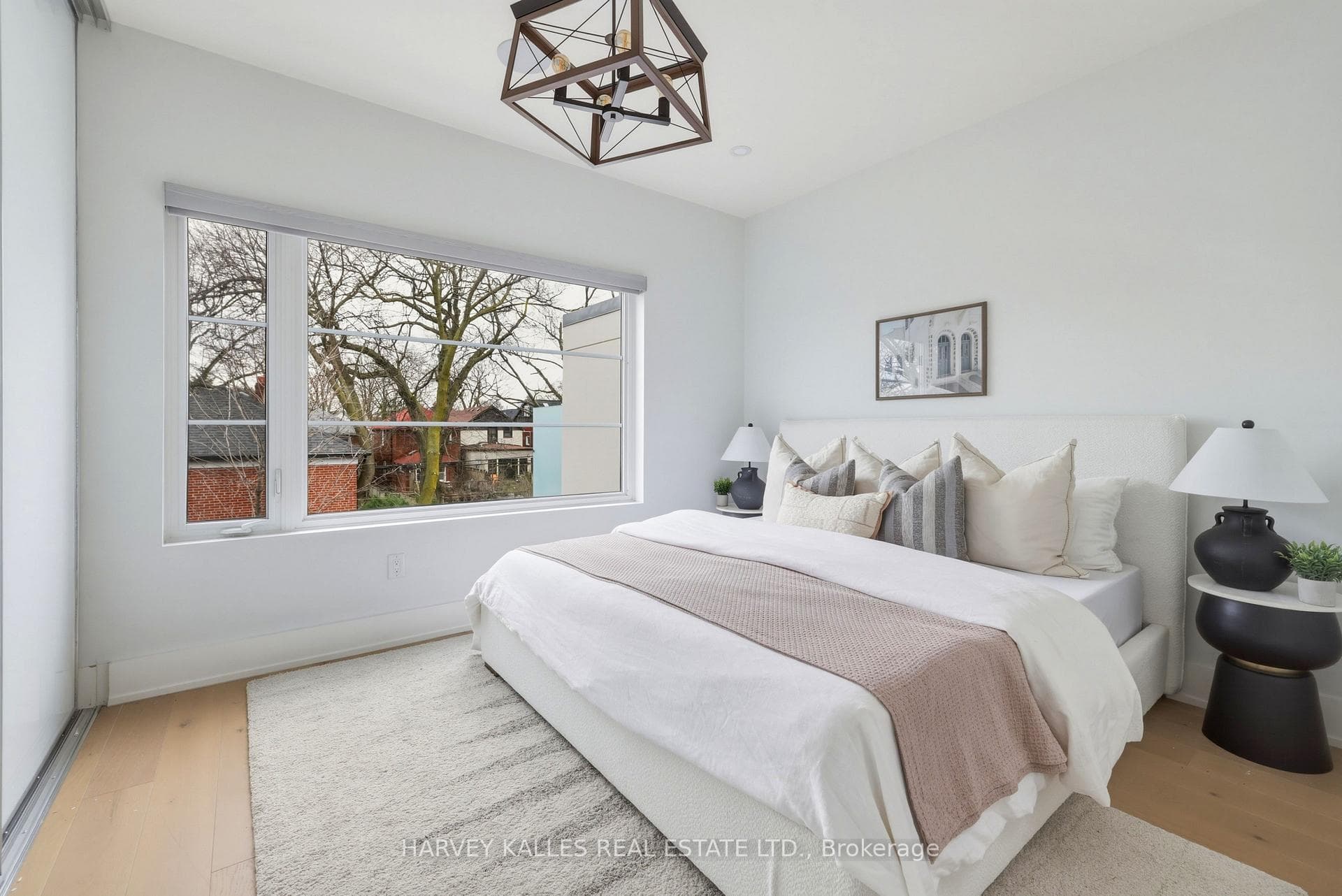 599 Soudan Avenue photo 31