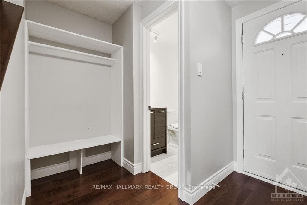 907 ELMSMERE Road Unit A photo 4