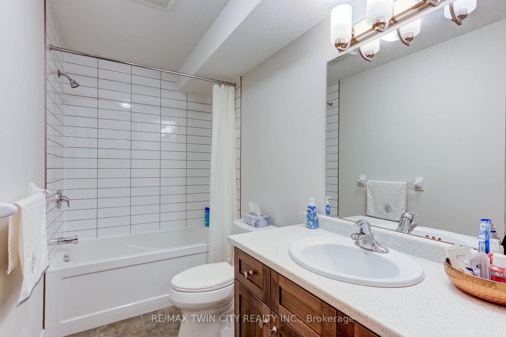 575 Albert Avenue Unit 2 photo 33