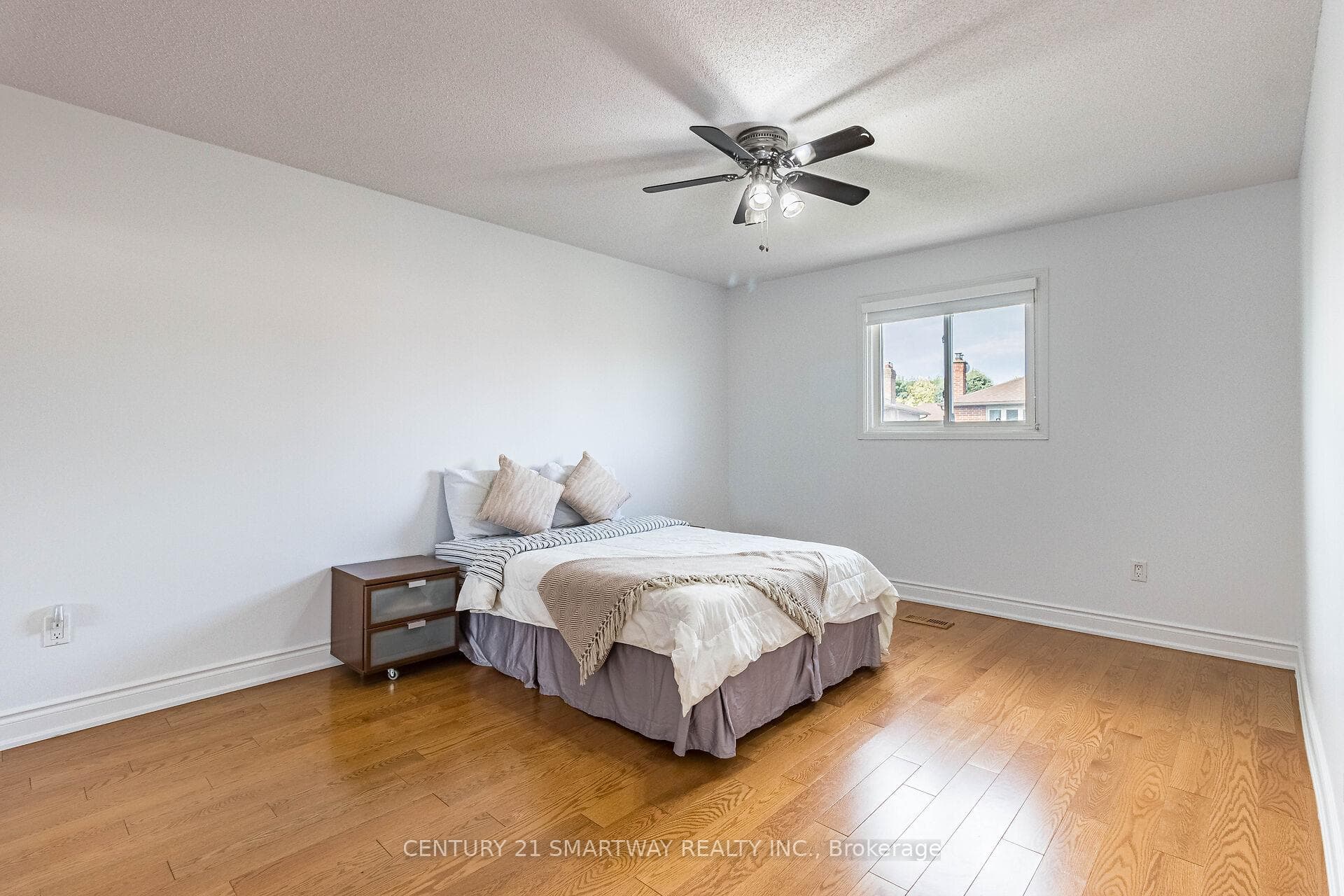 177 Butterfield Crescent photo 24