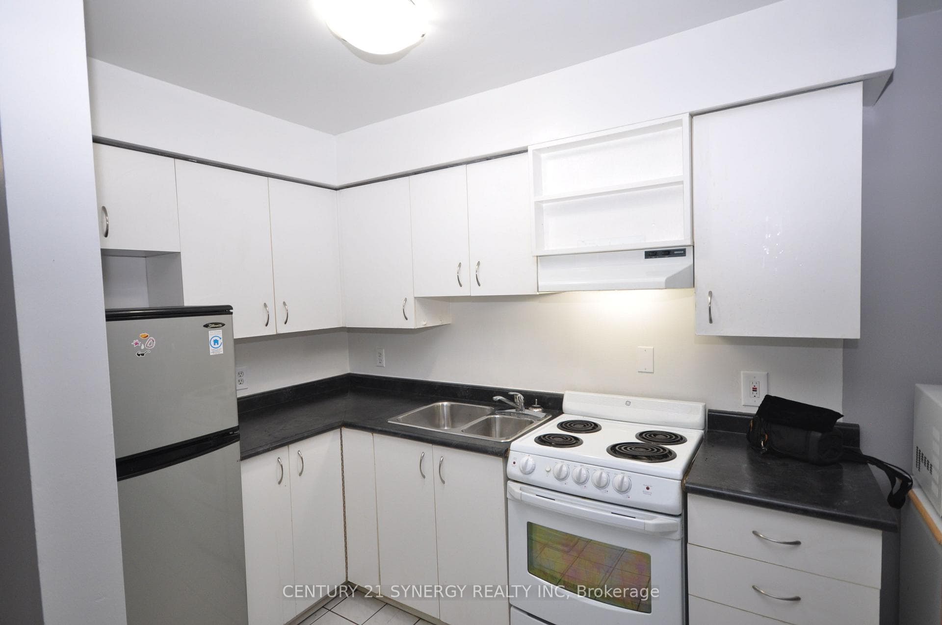 450 MACLAREN Street Unit 2 photo 14