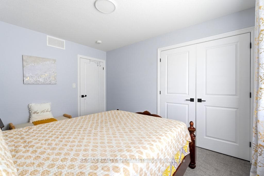 45 Peggy Avenue photo 24