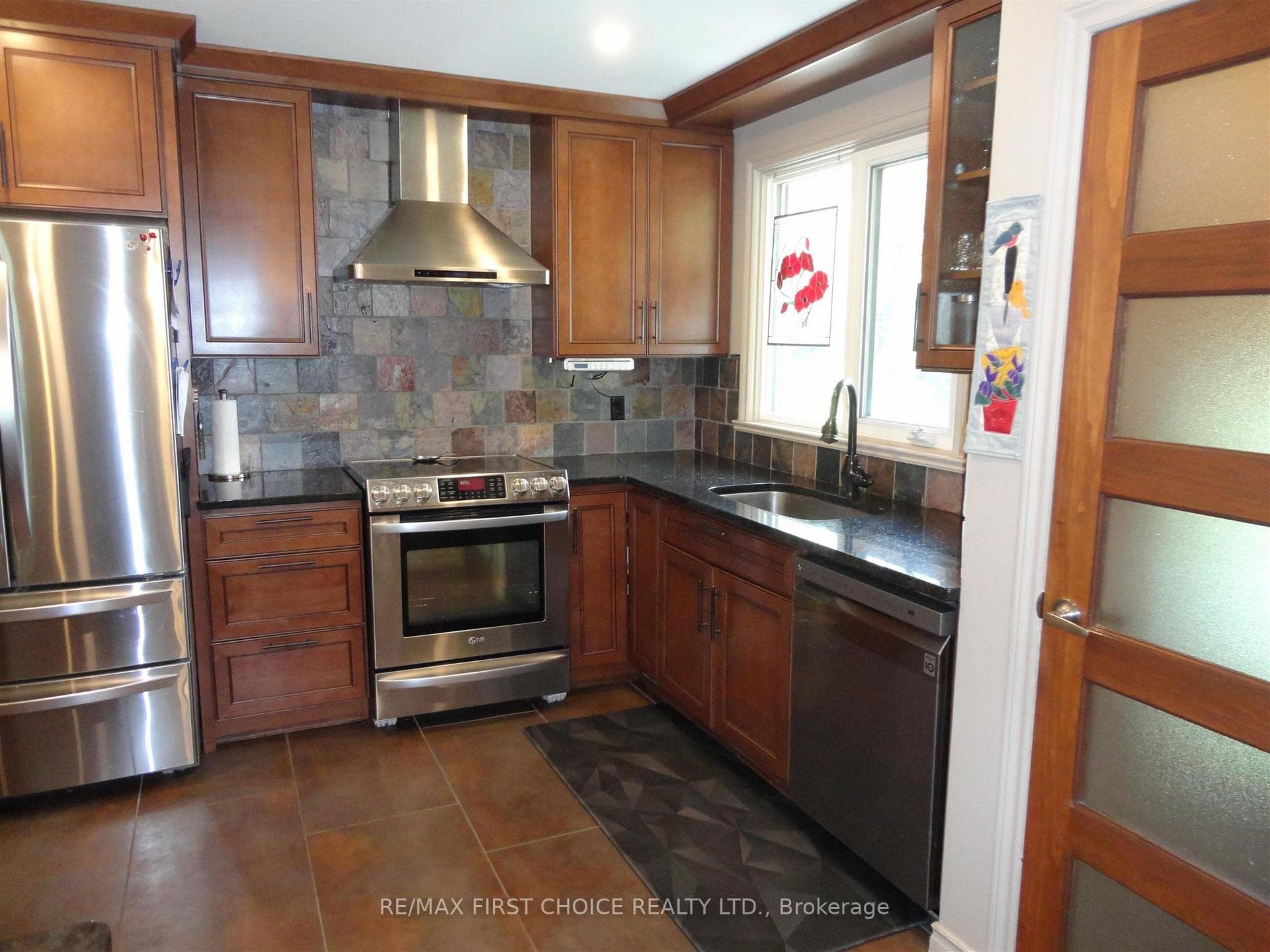288 Fairbank Place photo 8
