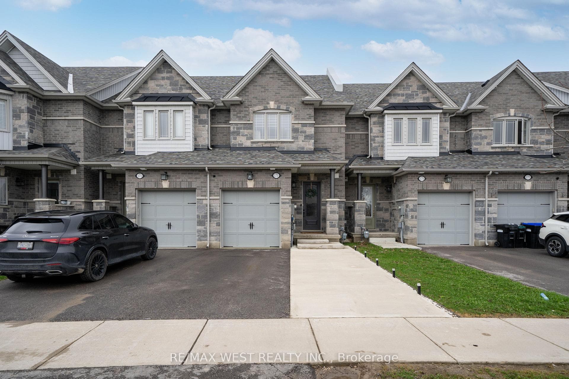 173 Walker Boulevard photo 3