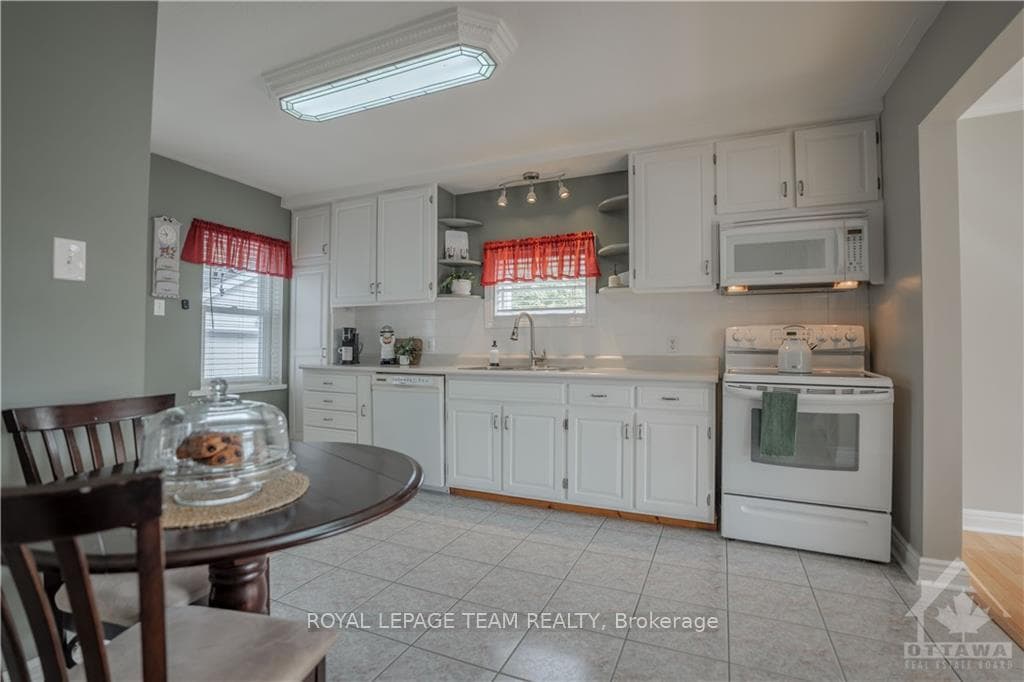 46 BRYDEN Avenue photo 6