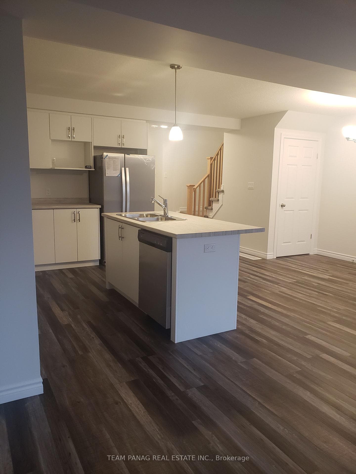 3146 Turner Crescent photo 4