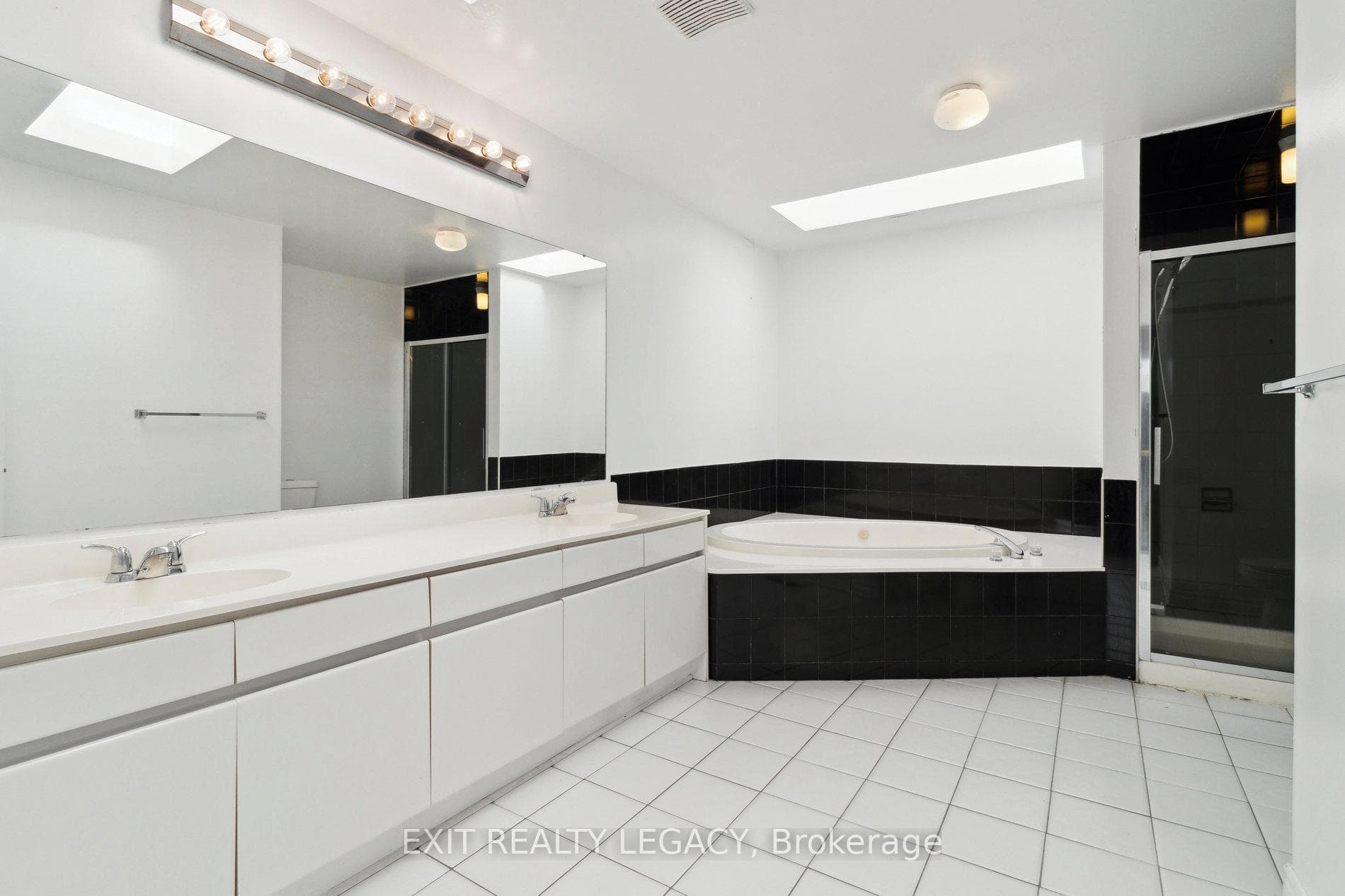 122 Ventura Way photo 24