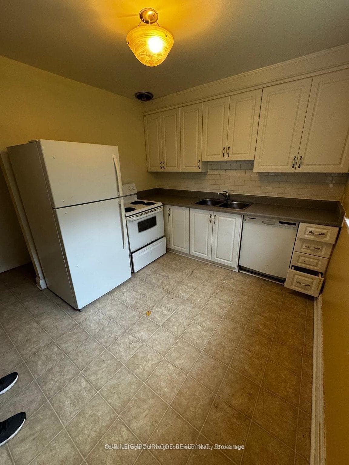 105 Poyntz Avenue Unit Upper photo 6