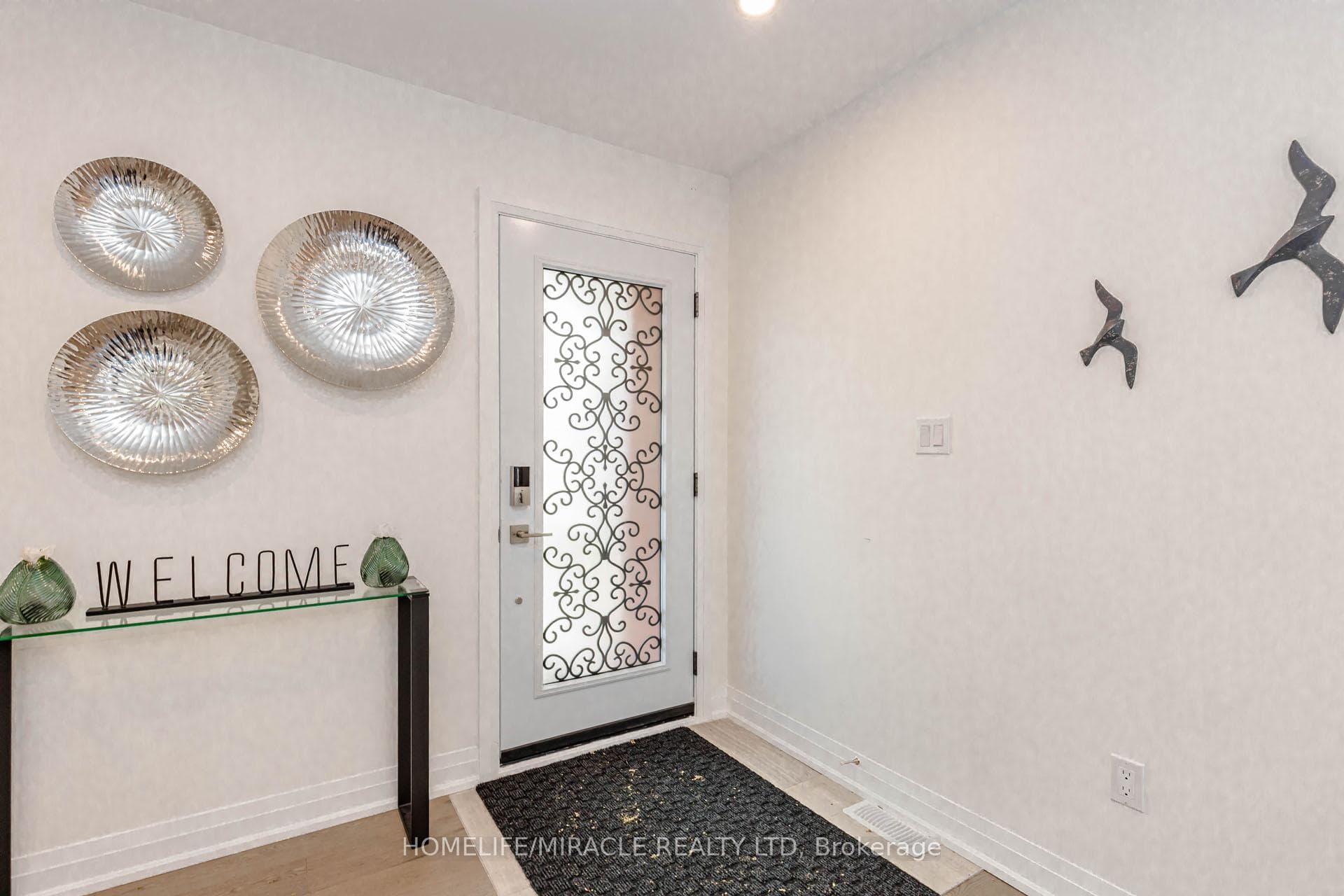 563 Taplow Crescent photo 6