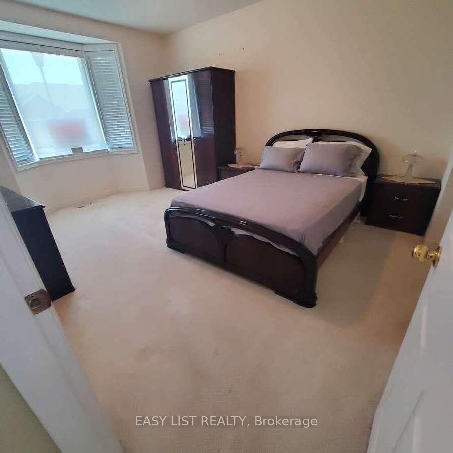 32 Twentyplace Boulevard photo 8