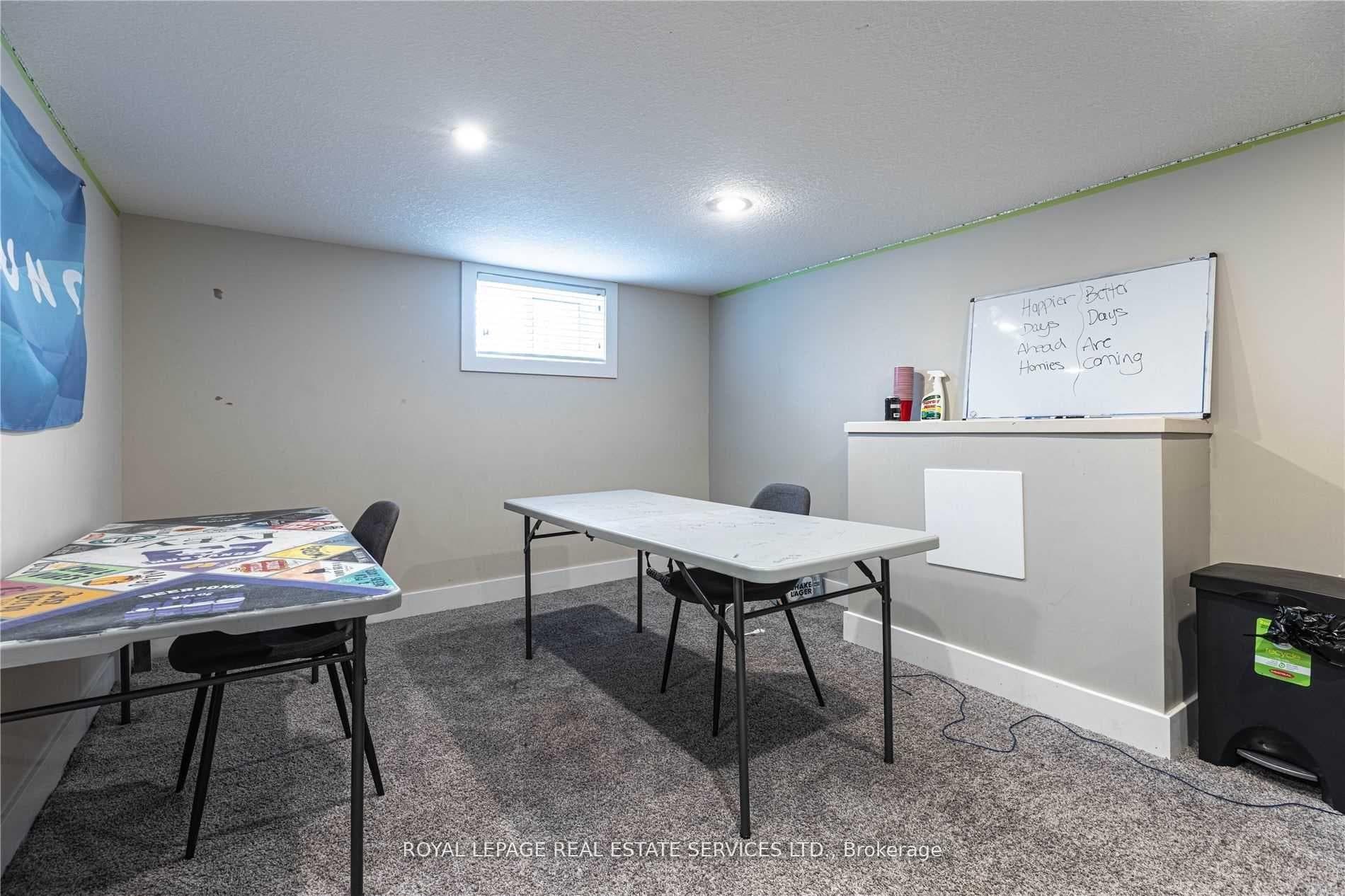 187 Rathowen Street photo 17