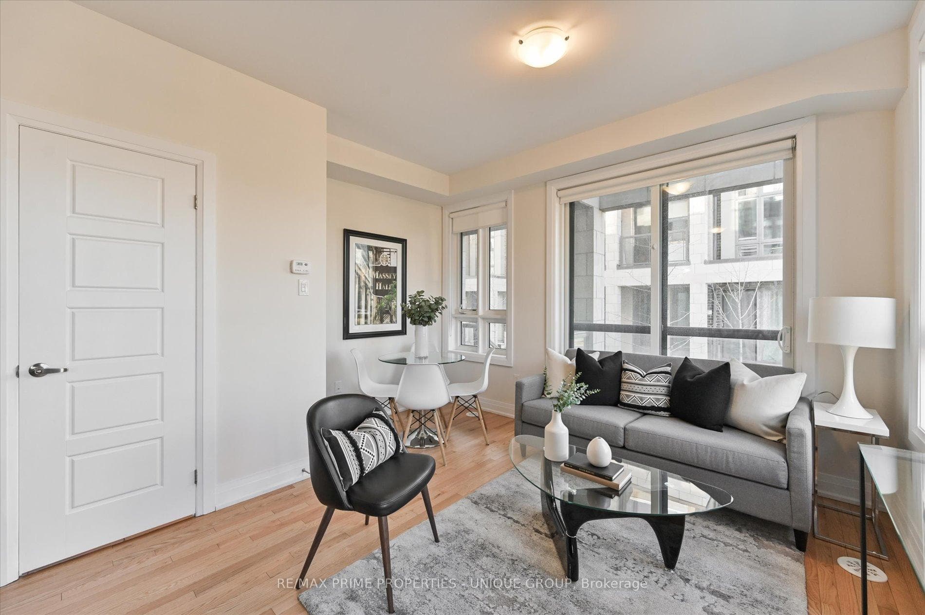713 Lawrence Avenue Unit 15 photo 4