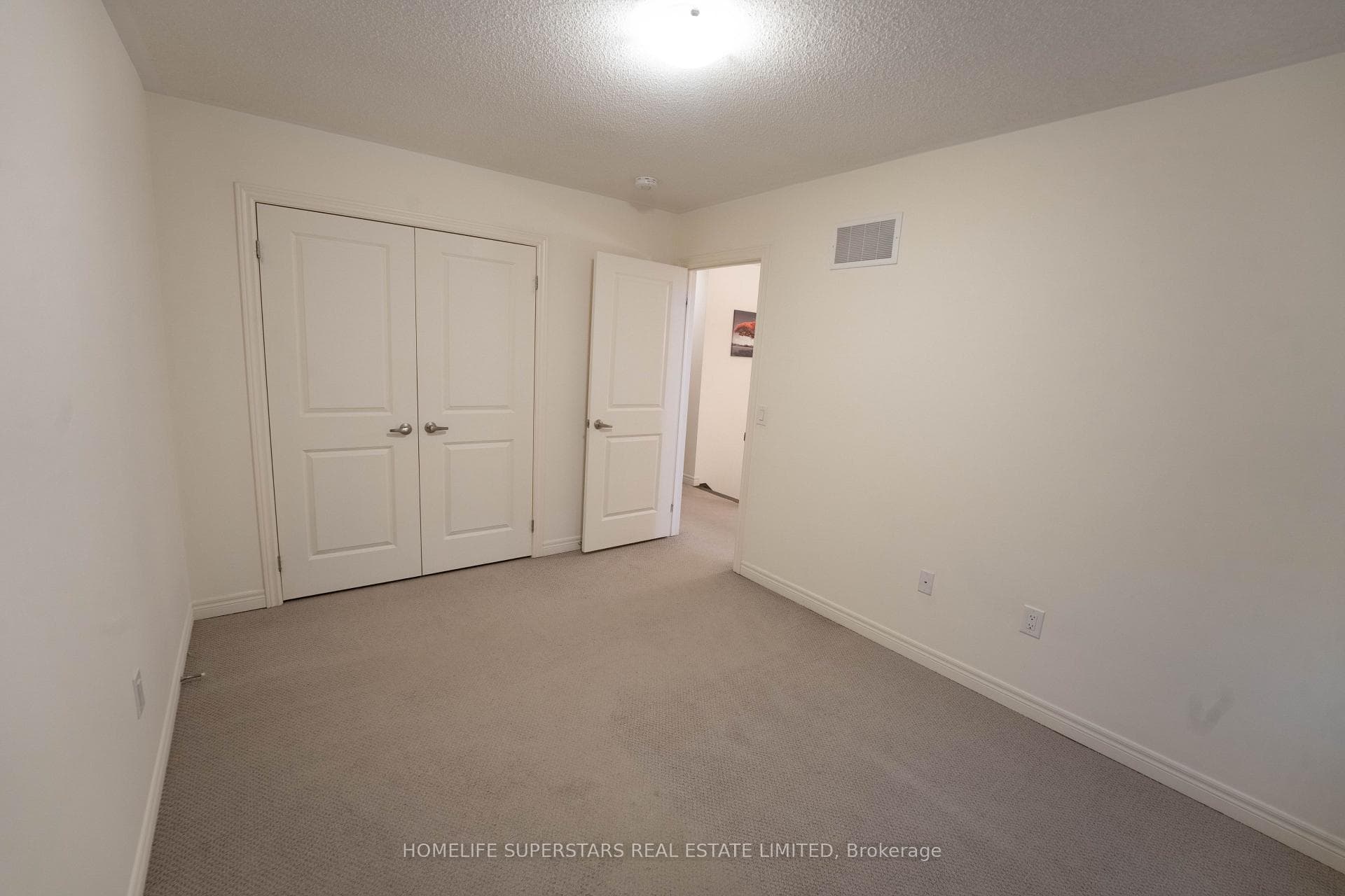 16 Gosset Road photo 17