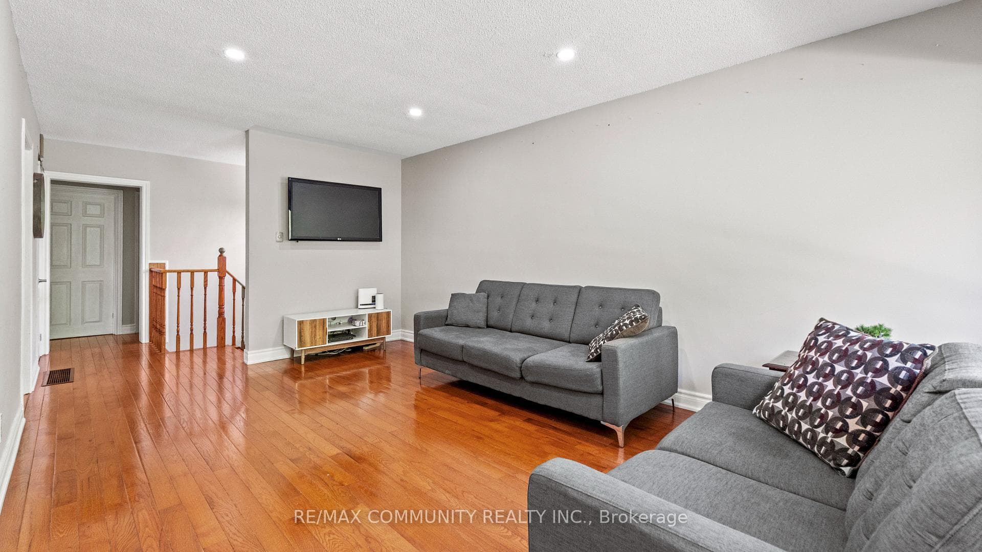 21 Thornbeck Drive photo 2