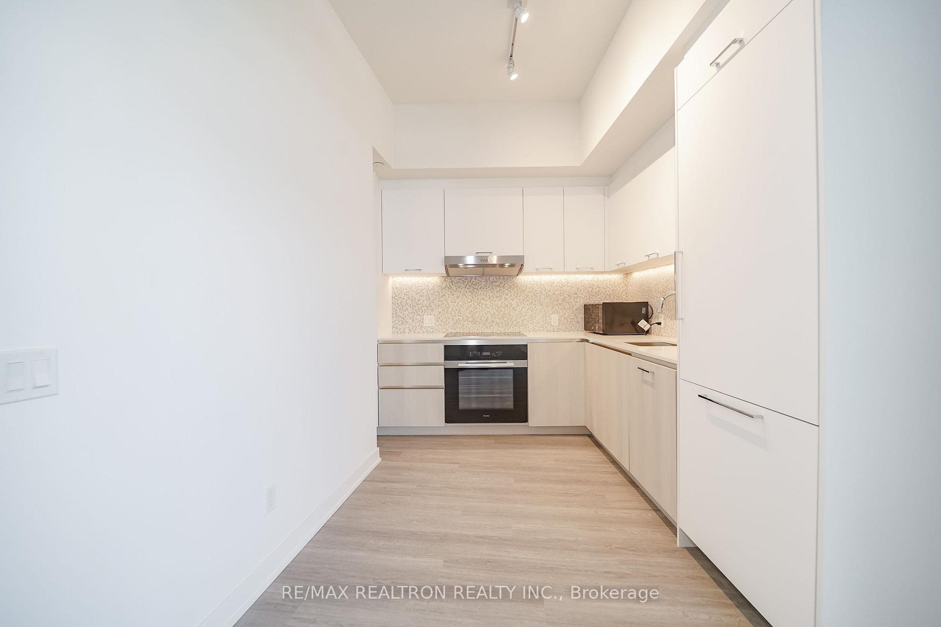 8188 Yonge Street Unit 627 photo 8