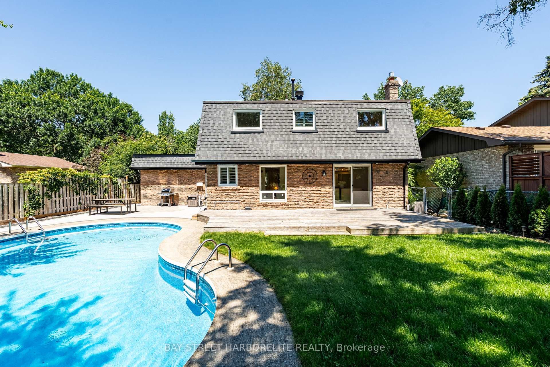 2366 Devon Road photo 32