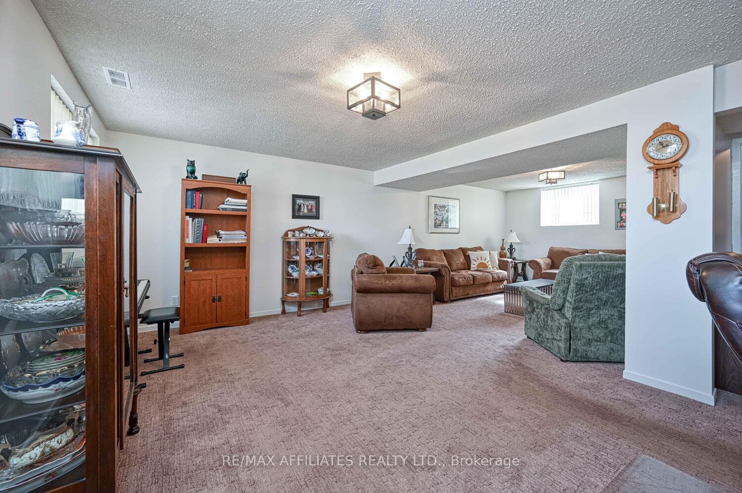 61 Colonel By Crescent photo 29
