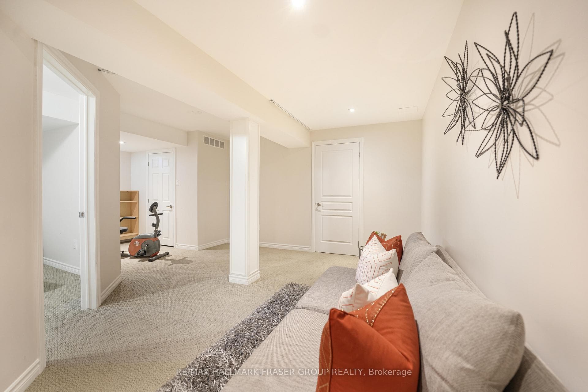 2309 Southcott Road photo 36